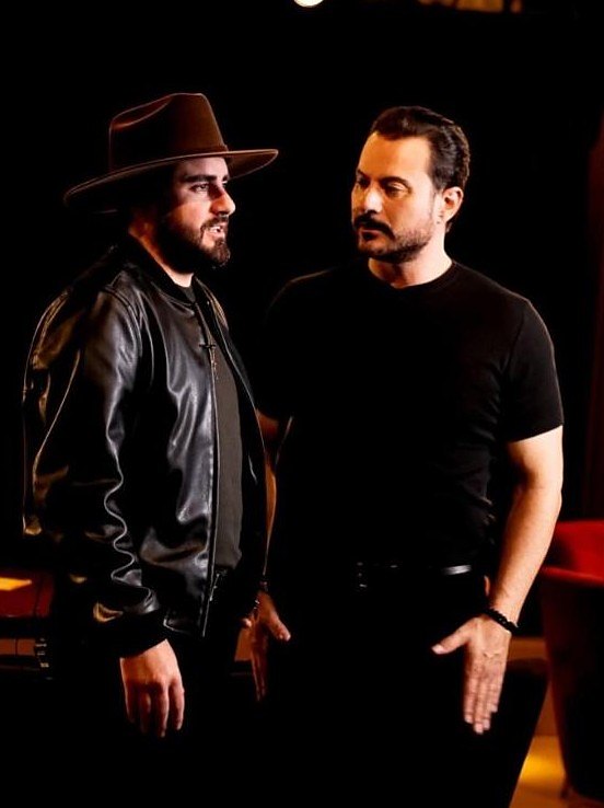 Gui e Léo em retrato de estúdio